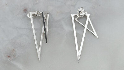 Кульчики джекети срібні у формі трикутників від prykrasy.com — це сучасний дизайн, витончений блиск та максимальний комфорт для щоденного носіння без компромісів
